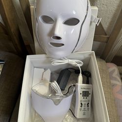 HXD - LED Light Therapy Face Mask – New, Never Used