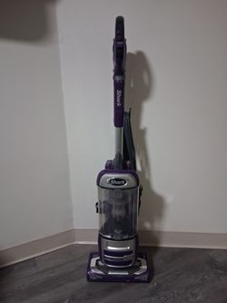 Shark Lift Away Vacuum Cleaner purple.