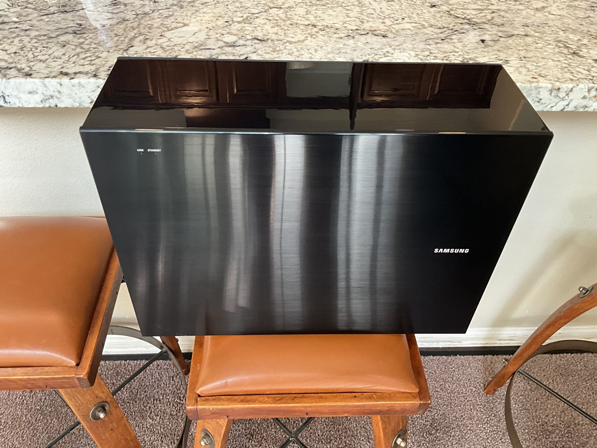 Samsung 42" Sound Bar Model  HW‑J650/ZA 4.1‑Channel Soundbar + Wireless Subwoofer • 320 W total power  with Remote 