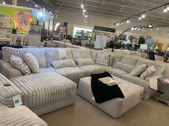 Costumize sectional couch set Fast Delivery Color Options Only $39 Down Payment 👉 PLEASE ASK FOR JON GREEN WHEN YOU ARRIVE!