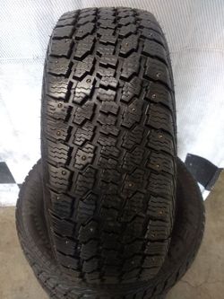 205/60r16 "Near Brand New" Winter Cat studded snow tires