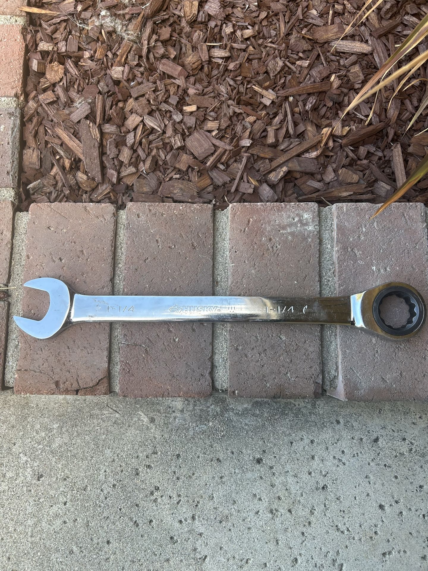 1 1/4 Husky Wrench