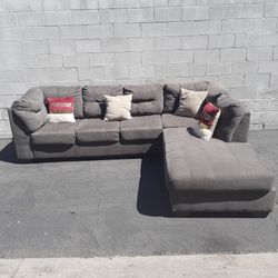 Modern Sectional Couch Gray , Very Clean,