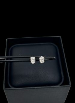 Oval Shape diamond Earrings in 14k Yellow Gold