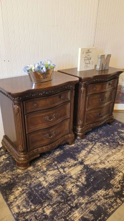 2 ALMOST NEW NIGHTSTANDS