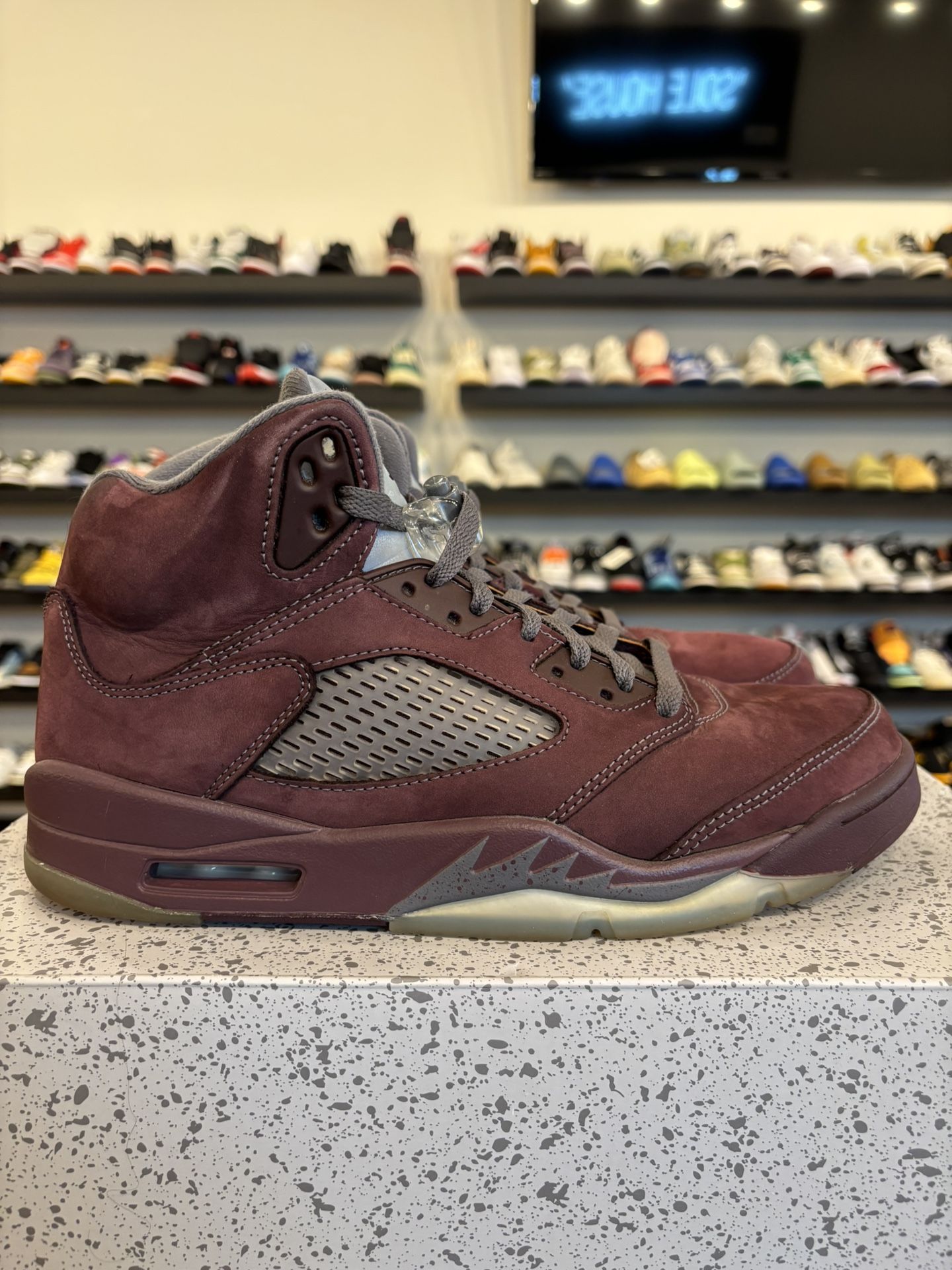 Jordan 5 Burgundy Size 10.5 Pre-Owned
