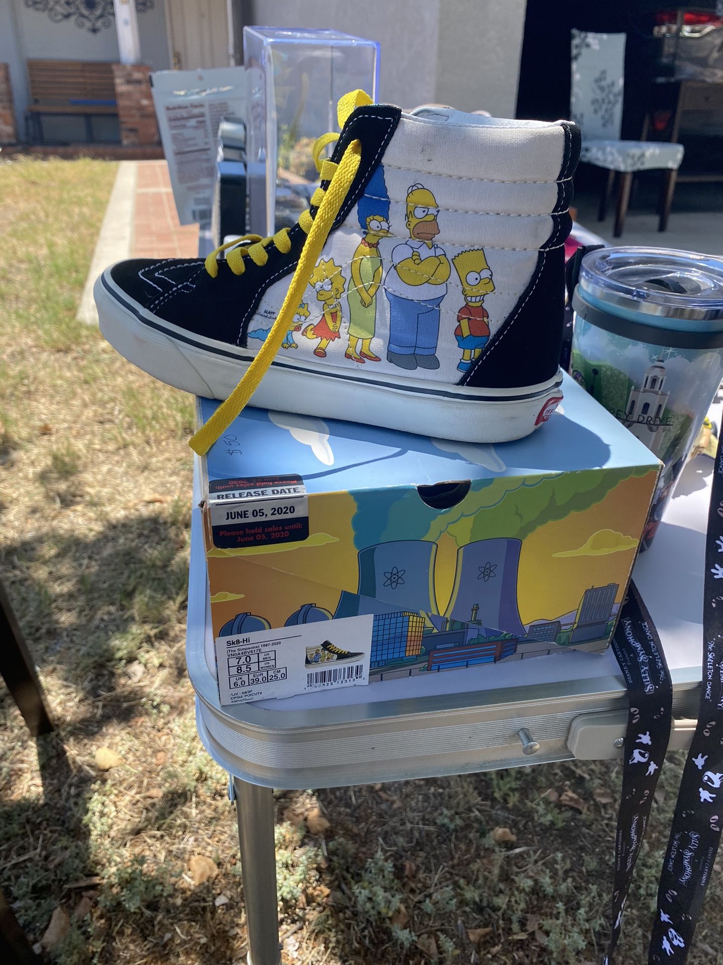 WOMENS SIZE 8.5 WOMENS VANS