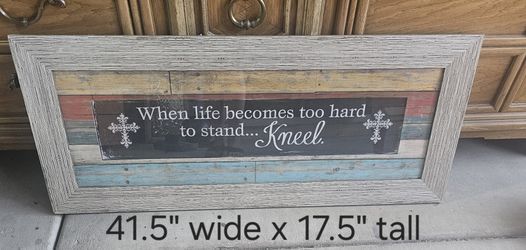 Kneel Wall Deco