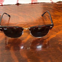 Ray Ban Sun Glasses Excellent Condition. Well Taken Care Of