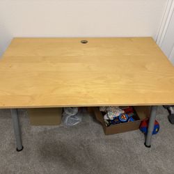 Desk / Table