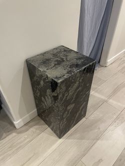 Black Granite Pedestal Stand 