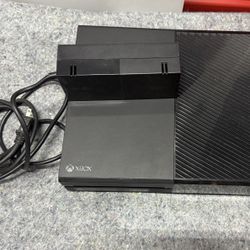 Xbox One Console w/Wireless Remotes 