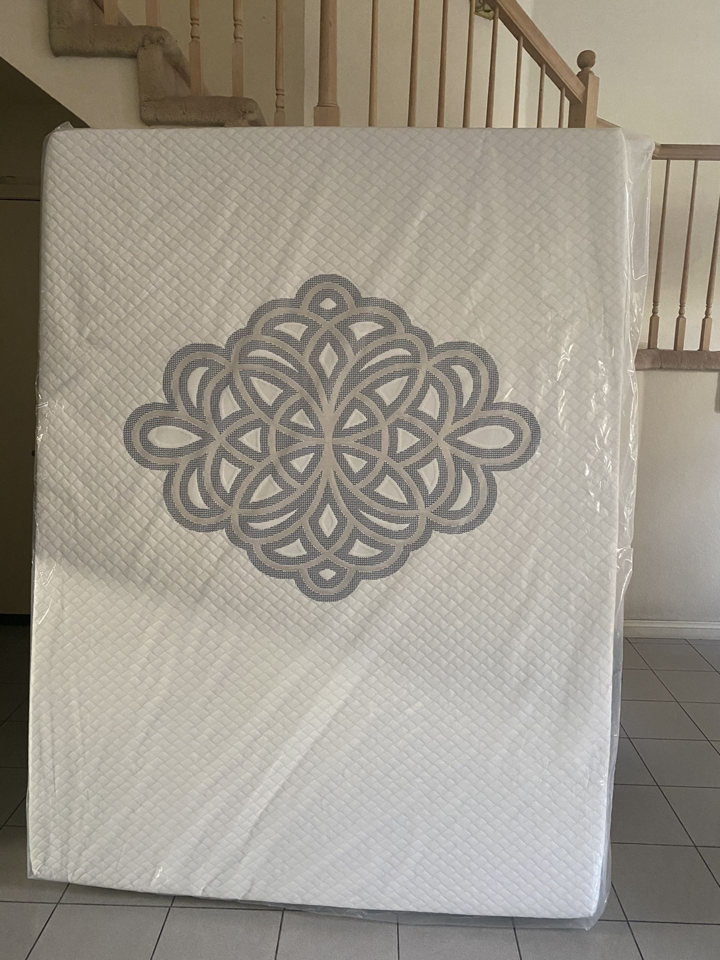 Queen mattress, New in plastic bag, 13 inches thick, Gel Memory Foam