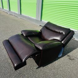 FREE DELIVERY 🚚 AND INSTALLATION - Brow Power Recliner Leather and USB Charger 🔌