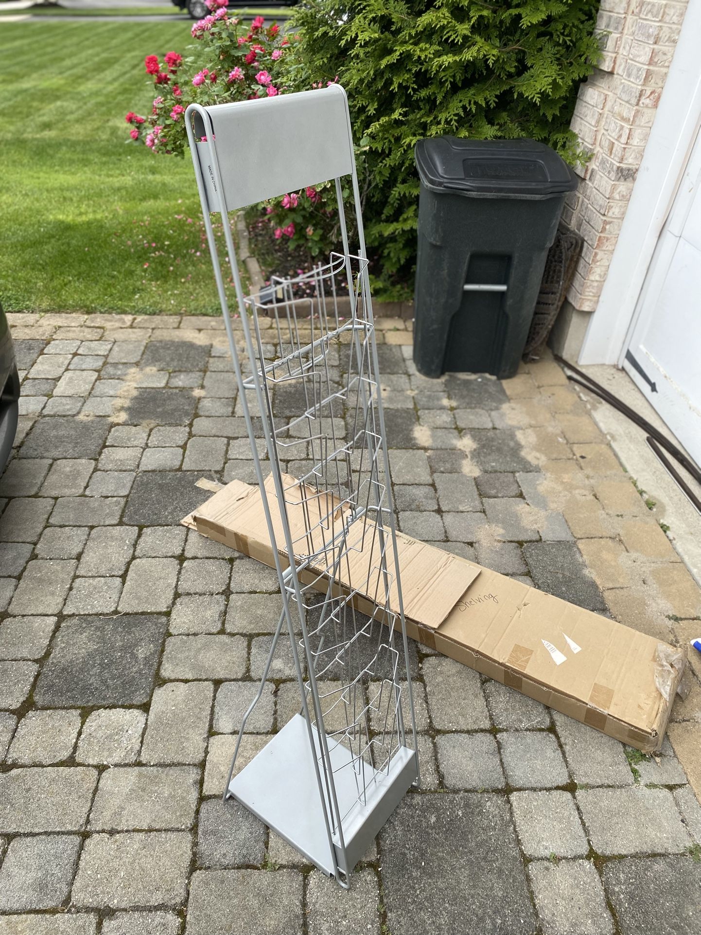 Standing Shelves And Plastic Corner Protectors 