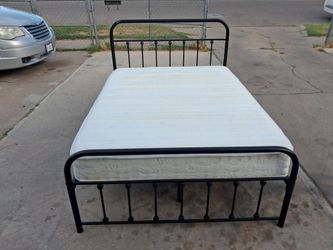 Universal full size bed complete. 🤗