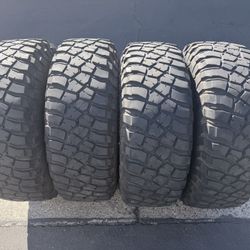 (4) 37x12.50R17 Bfgoodrich Mud Terrain Km2