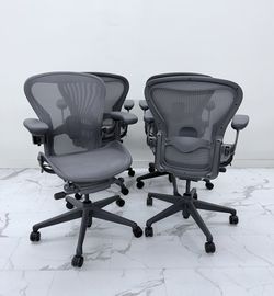 LIKE NEW HERMAN MILLER REMASTERED AERON CHAIR SIZE B, CARBON FINISH FULLY ADJUSTABLE ARMS & ADJUSTABLE LUMBAR