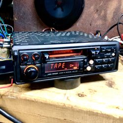 Kenwood KRC-440 Pull Out Cassette Car Stereo Head Unit 