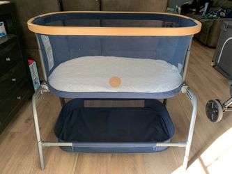Maxi-Cosi Lora Bedside Bassinet