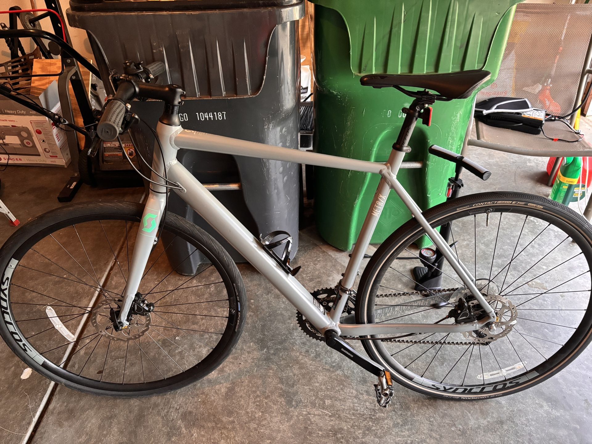 Scott metrix 30 Hybrid bike