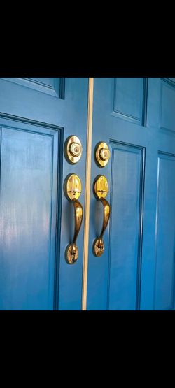 Kwikset Chelsea brass front double door lock set