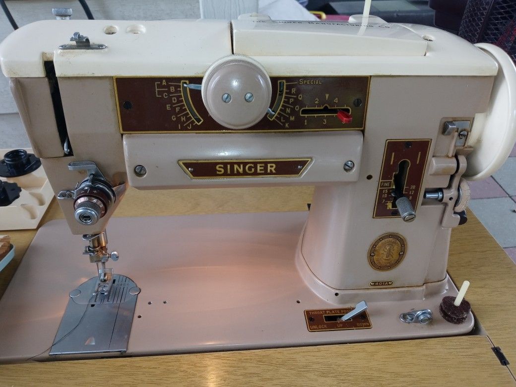 Singer 401A Slant-O-Matic Sewing Machine and With Copenhagen Blonde Cabinet