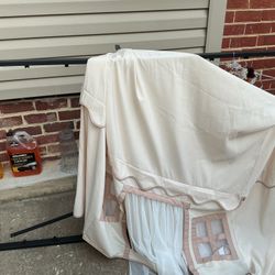 A Beautiful Crib ‘s Cover For Baby, Just Gorgeous 