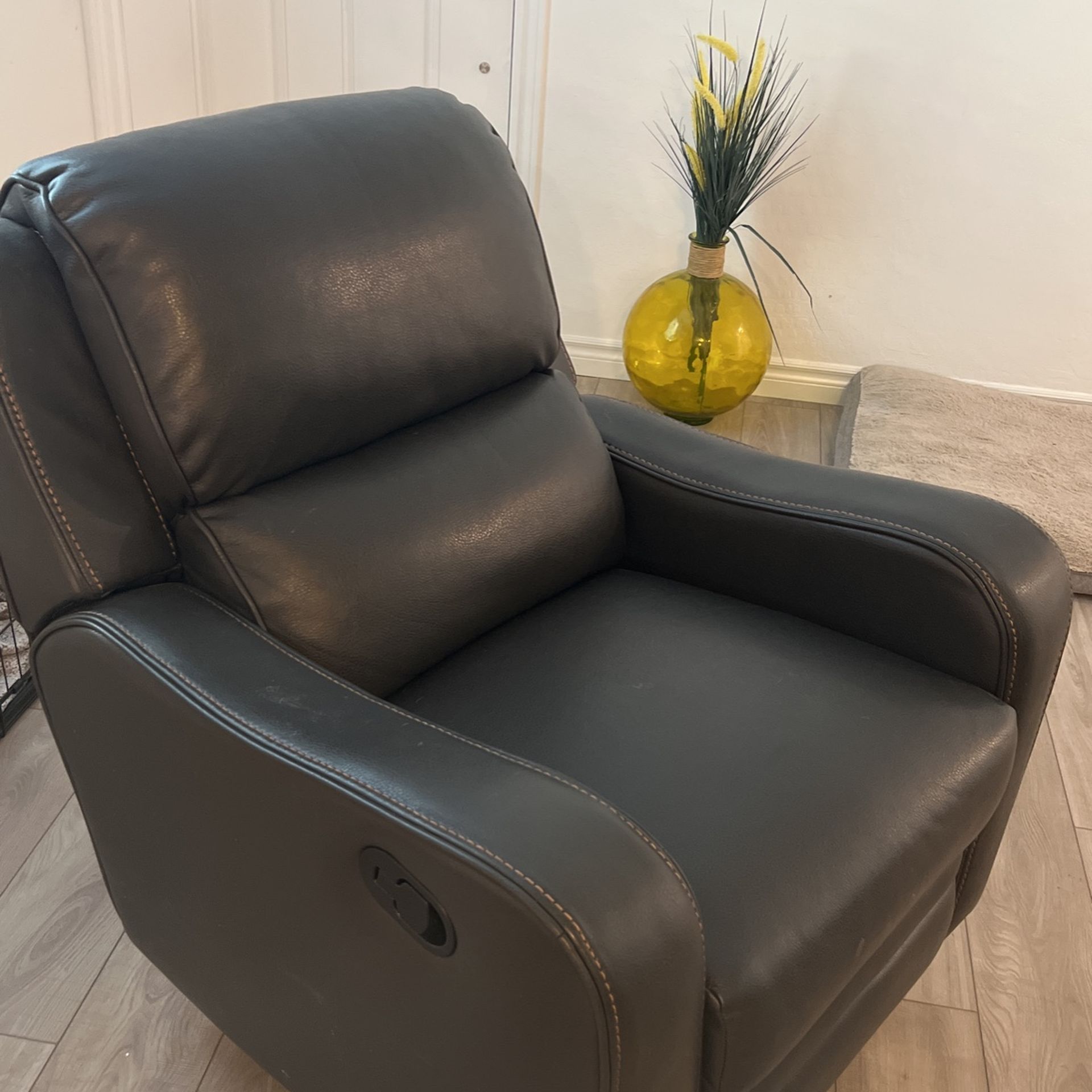 Dark grey Leather Recliner for Sale in Henderson, NV OfferUp