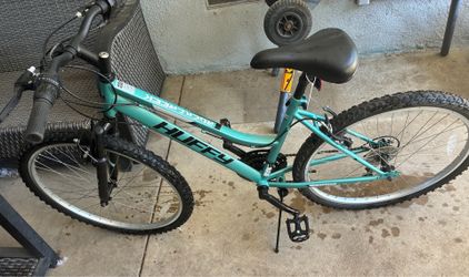 Adult- Huffy Rock Creek Mountain Bike – Excellent Condition