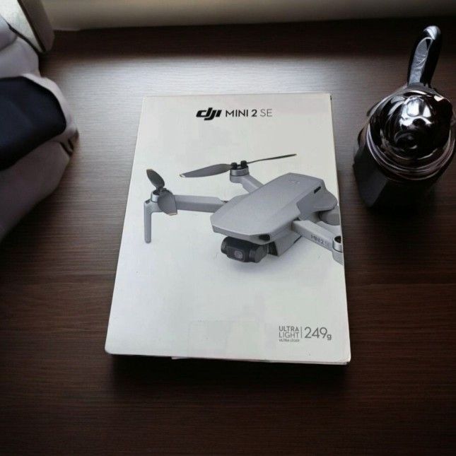 6538899 DJI mini 2 SE drone with remote control Floor Model