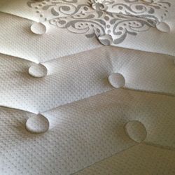FREE QUEEN MATTRESS & BOXSPRING 