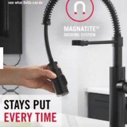 New! Single- Handle Pull-Dow Sprayer Kitchen Faucet with Sprin Spout in Matte. Delta.