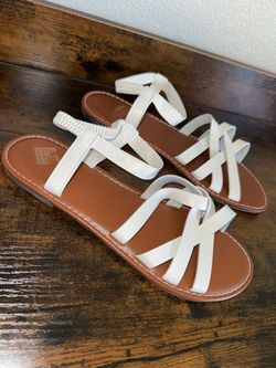 Women’s sandals and sneaker