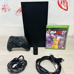 Xbox Series X - 1 TB Bonus 1 Game and Battery ( Used Very New )