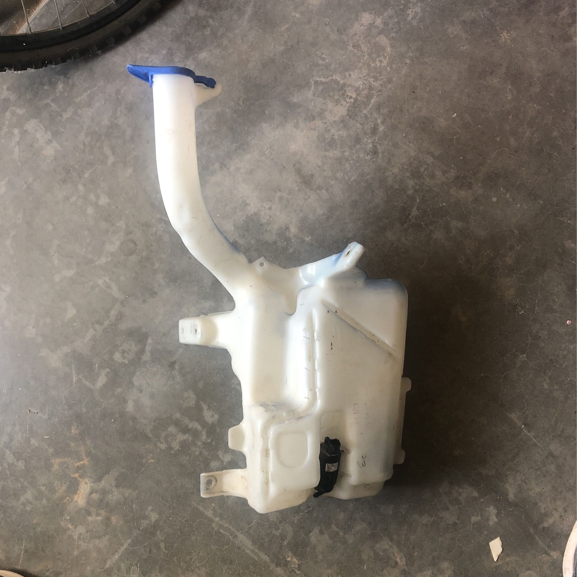 15 Ford Fusion Windshield Washer Bottle
