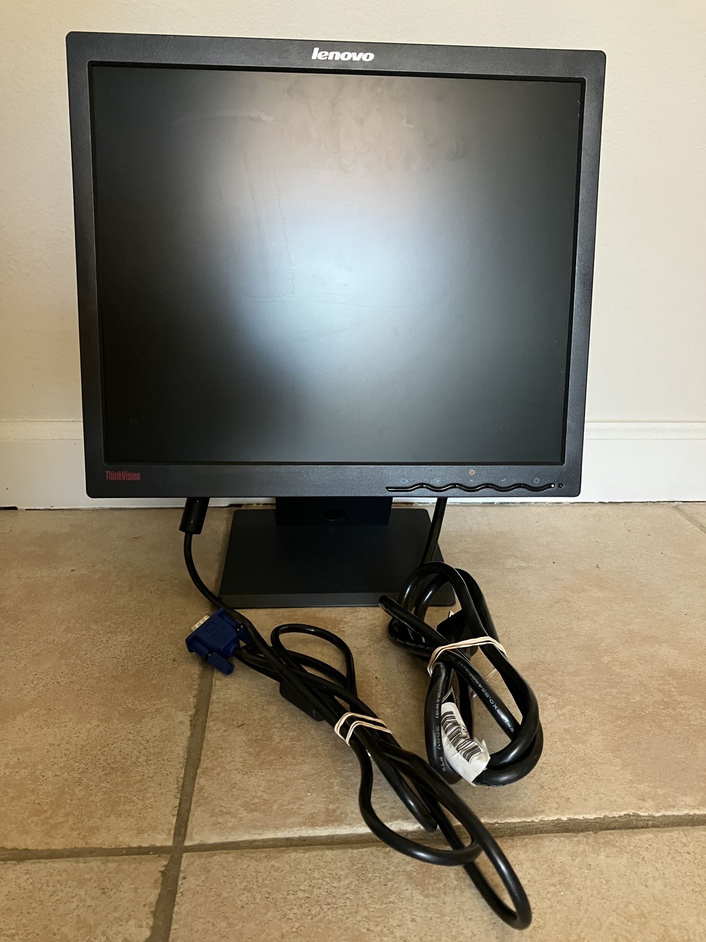 High Quality very sturdy Lenovo Thinkvision 17“ SXGA LCD Computer Monitor (1280 x 1024 Display)