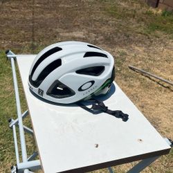 Oakley  Cycling Helmet 