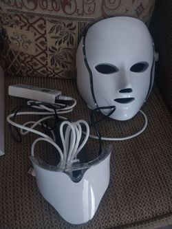 LED BEUTY MASKE NEW OPEN BOX IN GOOD CONDITION