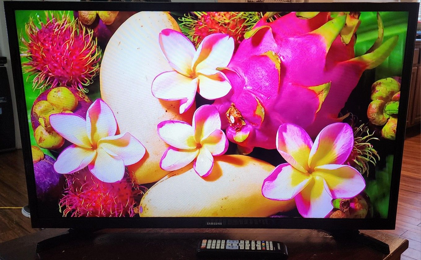 32" 1080p LED Smart TV Model 2024