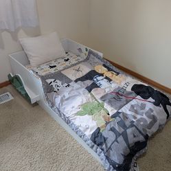 Toddler Bed with EVERYTHING you need!
