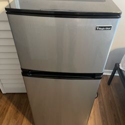 Magic Chef Mini Fridge/ Freezer