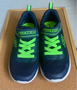 Navy and Green Sketchers Trainers Size 3 Kids