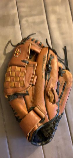 Easton BMX125 RH Baseball Glove 12 1/2"