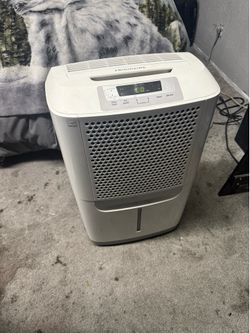 FRIGIDAIRE DEHUMIDIFIERS