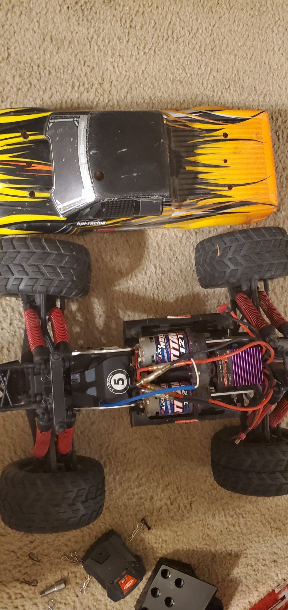 Hpi e savage rc car