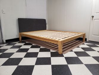 Queen size bed frame - can DELIVER almost anywhere for $20 extra - gently used and in LIKE NEW condition 😍