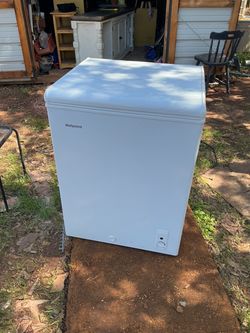 Hotpoint HCM5QWCWW 5.0 Cu. Ft. Chest Freezer
