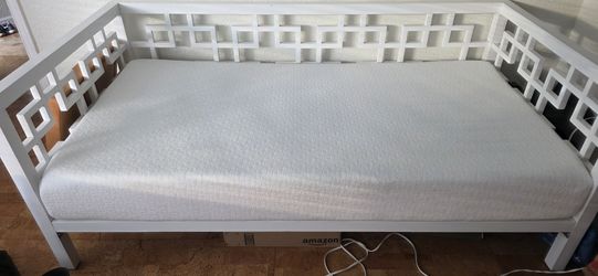 White World Market Daybed with Memory Foam Mattress - Excellent Condition