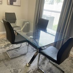 Dinning Table And 4 Chairs 